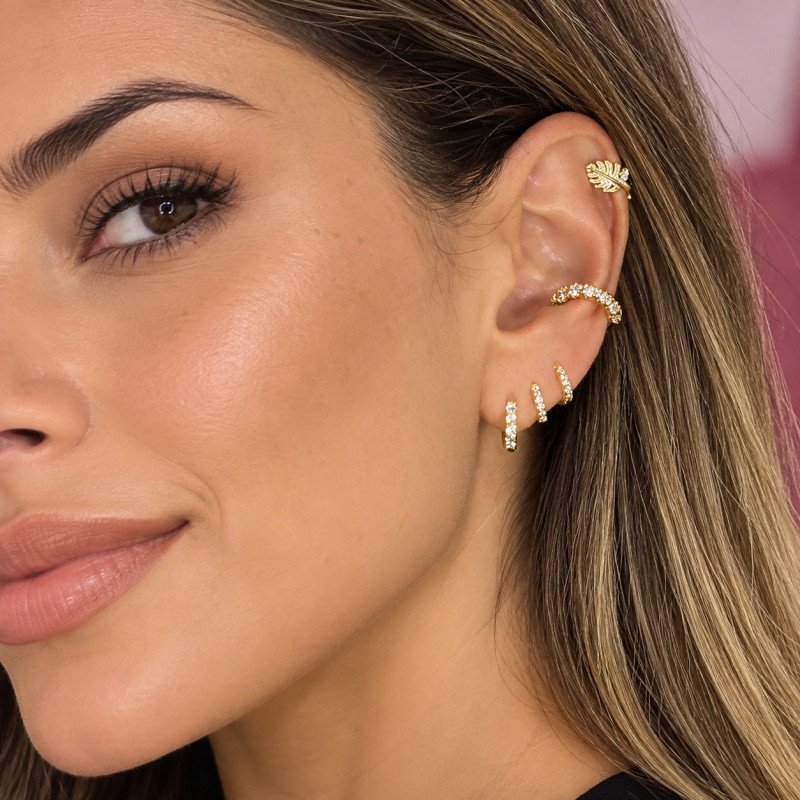 Piercing de Orelha - Labret Folha Pingente com Zircônias - Titânio PVD Gold - 7TRG240