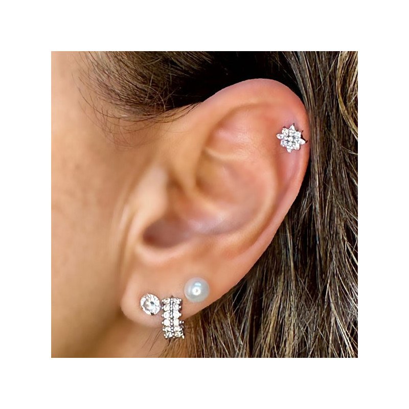 Piercing Labret em Titânio - Linha Luxo - Flor Brilhante - 6ORE809