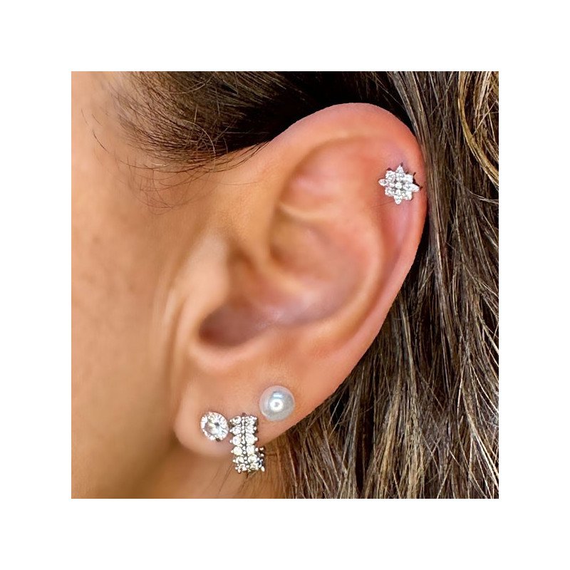 Piercing Labret em Titânio - Linha Luxo - Flor Brilhante - 6ORE809