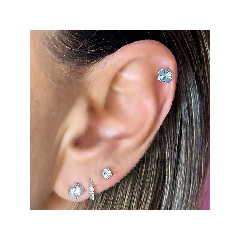 Piercing de Tragus em Titânio - Labret Fashion Trevo Chanfrado - Rosca Interna - 7TRG159