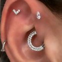 Piercing para Orelha - V em Prata cravejado com Cristais - 6ORE923