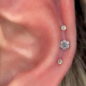 Piercing de Orelha - Labret Flor Delicada com 6 Pétalas - Rosca Interna - 6ORE1022