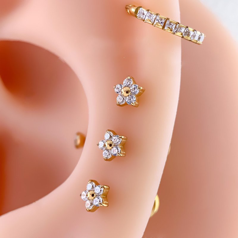 Piercing Labret Mini Florzinha em Titânio - Pin Push  Haste Mais Fina - 7TRG266