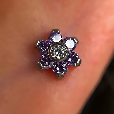 Piercing de Orelha Labret - Flor com Zircônias Roxas - Titânio - 7TRG268