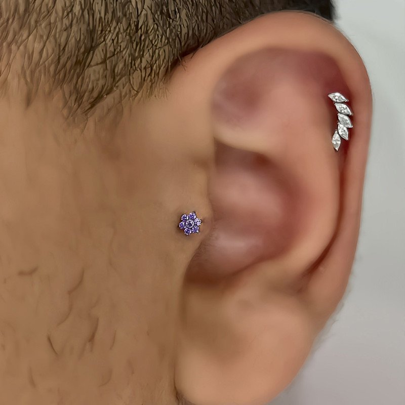 Piercing de Orelha Labret - Flor com Zircônias Roxas - Titânio - 7TRG268