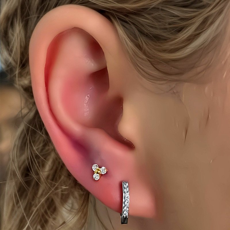 Piercing de Tragus Labret Trillion com Zircônias  - Titânio PVD Gold - 7TRG270