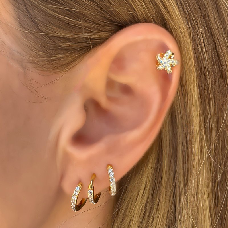 Piercing de Orelha - Florzinha tipo Laço cravejada de Zircônia - 6ORE1031