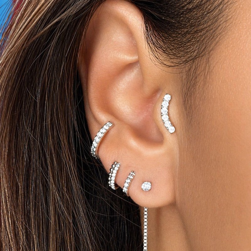 Piercing de Tragus em Titânio - Cluster Arco Zircônias - Rosca Interna - 7TRG124