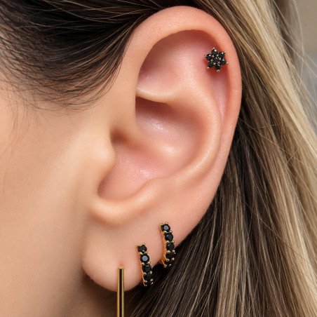 Piercing de Orelha com Florzinha com cristais Pretos - 6ORE415