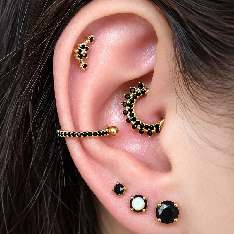 Piercing  Daith ou Septo Argolinha Indiana Dourada Toda Cravejada - 6ORE489