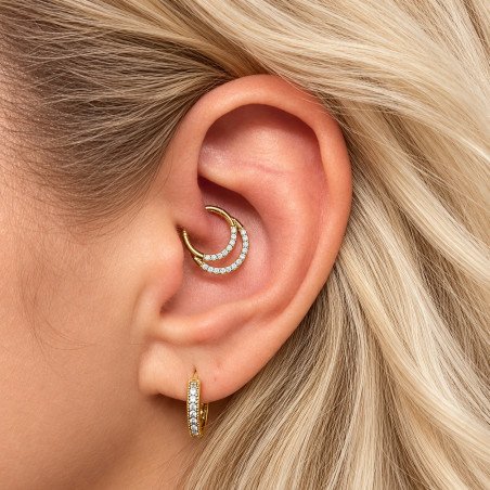 Piercing  Daith ou Septo Argolinha Clicker Meia Lua Dourada Toda Cravejada - PVD Gold 100% em Titânio - 6ORE614