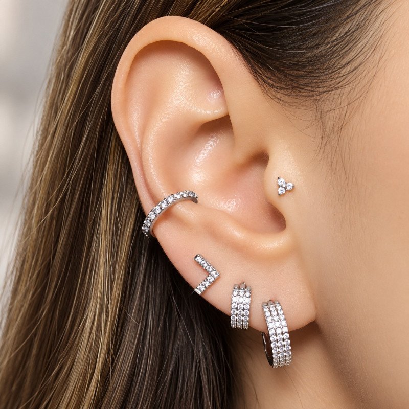 Piercing  Hélix ou Conch Argolinha Tripla Cravejada - 100% em Titânio  - 6ORE664
