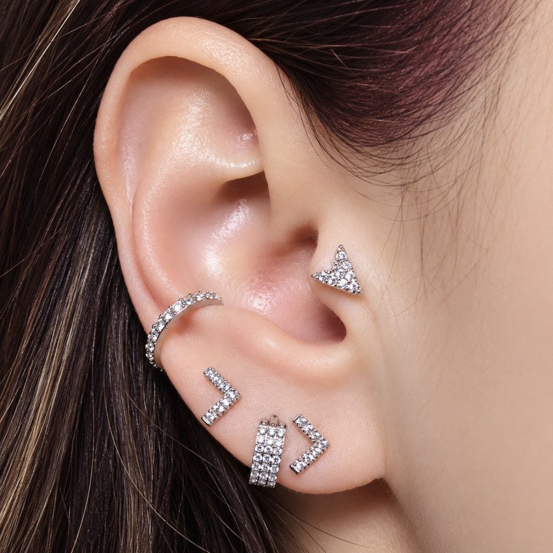 Piercing Labret para Orelha - Flecha cravejada de Cristais - 6ORE667