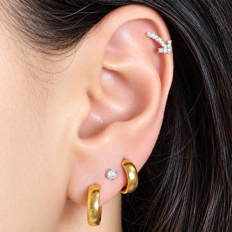 Piercing de Orelha Dourado - Seta com Cristais - 6ORE755