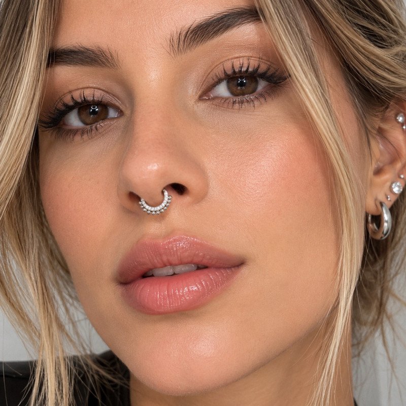 Piercing Daith ou Septo - Argolinha Clicker Cravejada - 100% em Titânio - 6ORE770
