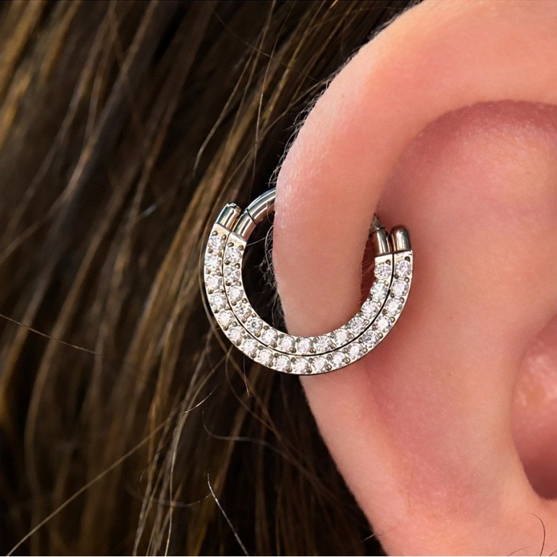 Piercing Luxo Daith - Argolinha Clicker em Titânio - PVD Gold com Zircônias - 6ORE794