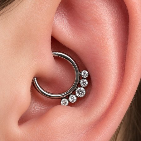 Piercing Luxo Septo ou Daith - Argolinha Clicker em Titânio Natural com Zircônias - 6ORE798