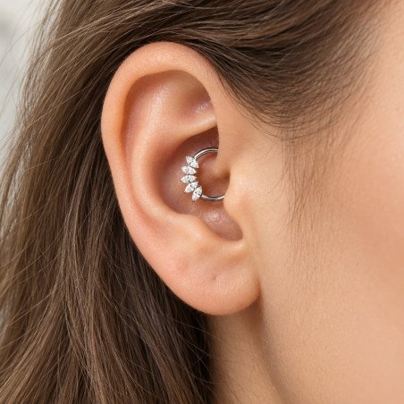 Piercing Luxo Daith - Argolinha Clicker em Titânio Natural - Zircônias - 6ORE810