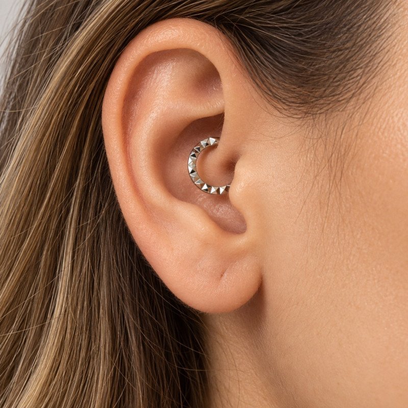 Piercing Septo ou Daith - Argolinha Pirâmide - 100% em Titânio  - 6ORE823