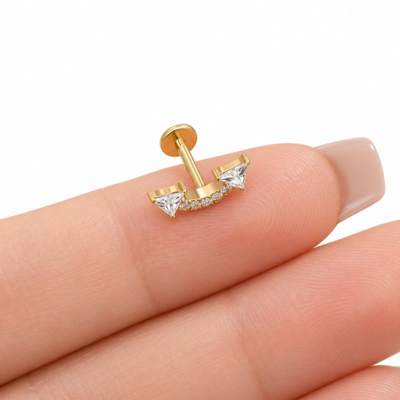 Piercing Labret de Orelha - Cluster Setas em Titânio com Zircônias - 6ORE826