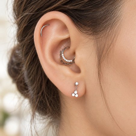 Piercing Daith Segmento Clicker com Cristais e Correntinha - 100% em Titânio  - 6ORE841