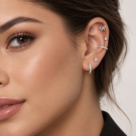 Piercing de Orelha em Aço Cirúrgico - Lacinho com Cristais -  Prateado ou Banhado a Ouro - 6ORE853