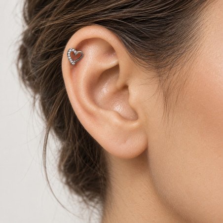 Piercing para Orelha com Lindo Coração meio Cravejado - 6ORE877