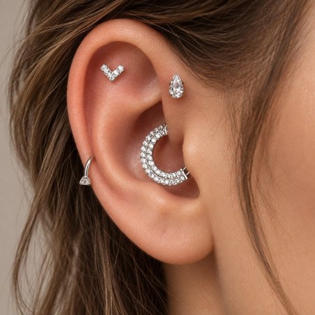 Piercing para Orelha - V em Prata cravejado com Cristais - 6ORE923