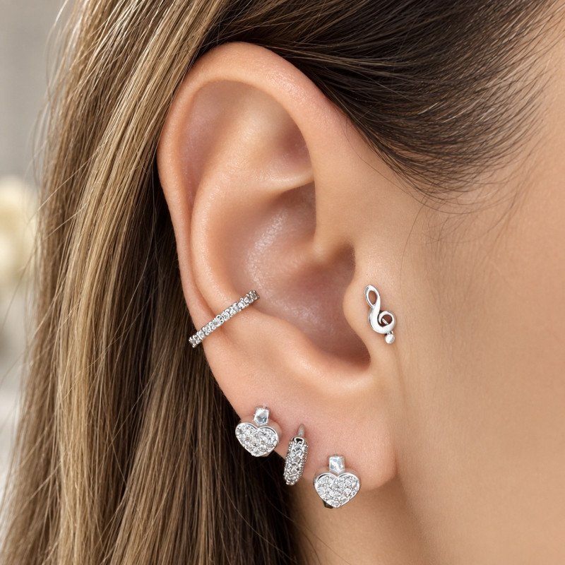 Piercing de Orelha de Argolinha com Coração em Prata com Zircônias - 6ORE927