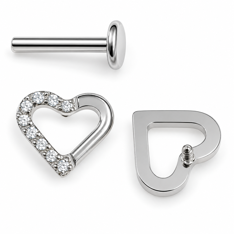 Piercing  Labret Mini Coração Meio Cravejado em Titânio - 6ORE978