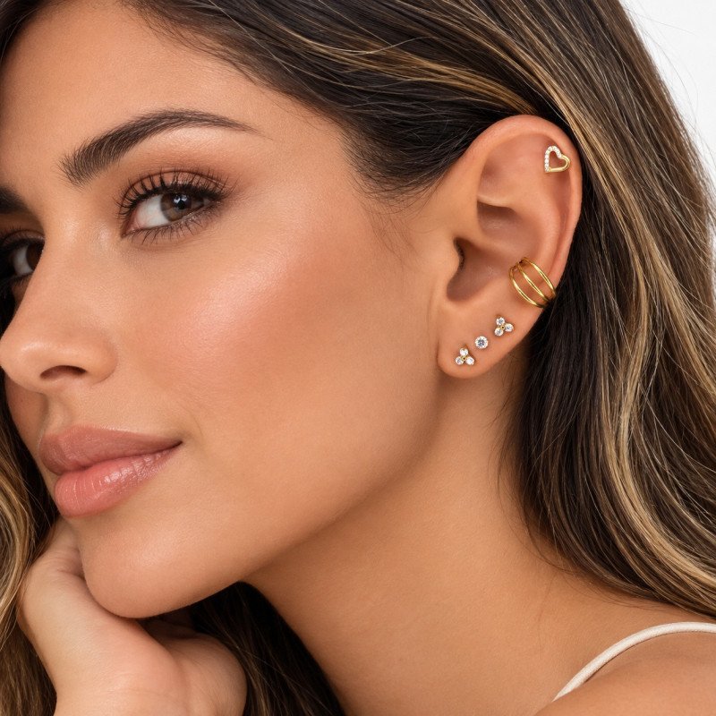 Piercing  Labret Mini Coração Meio Cravejado em Titânio - 6ORE978