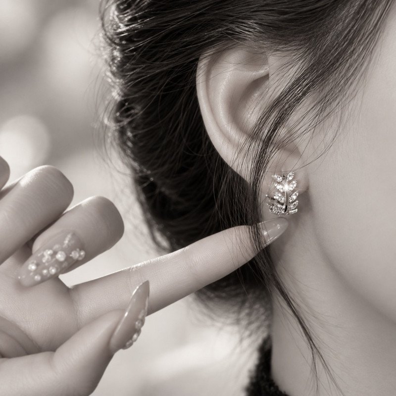 Piercing de Orelha - Argolinha Luxuosa em Prata com Zircônias - 6ORE1004