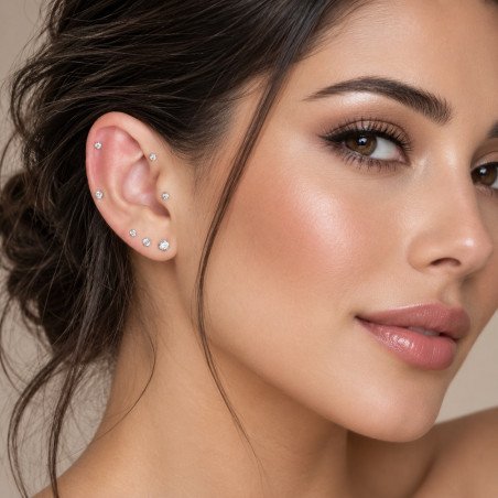 Piercing de Tragus em Aço Cirúrgico - PVD Gold - Ponto de Luz Zircônia - Rosca Interna - 7TRG108