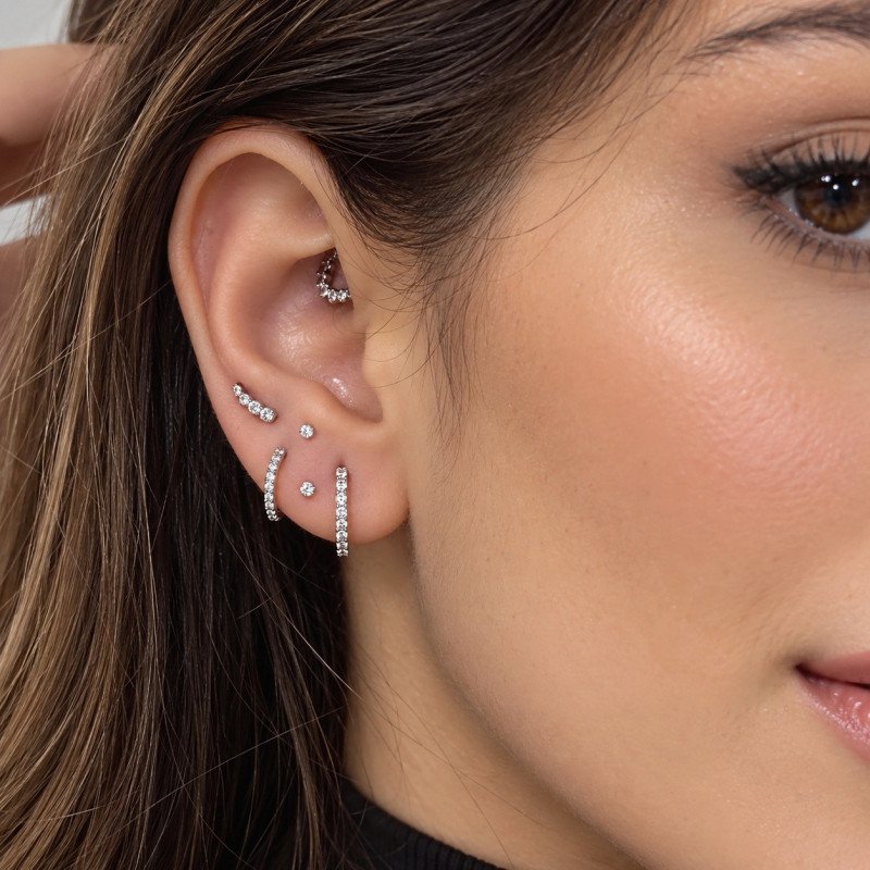 Piercing Labret Pin Push para Tragus / Orelha - Mini Cluster com 4 Zircônias - Cobalto Cromo - 7TRG116