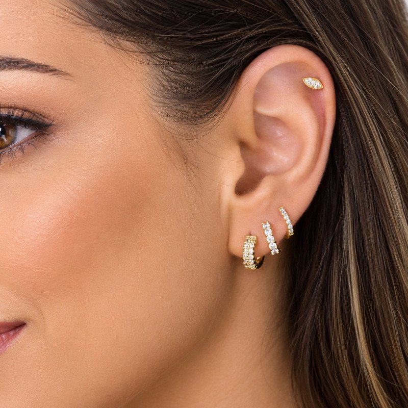 Piercing de Tragus em Titânio - Olhinho Com Zircônias - Rosca Interna - PVD Gold - 7TRG147