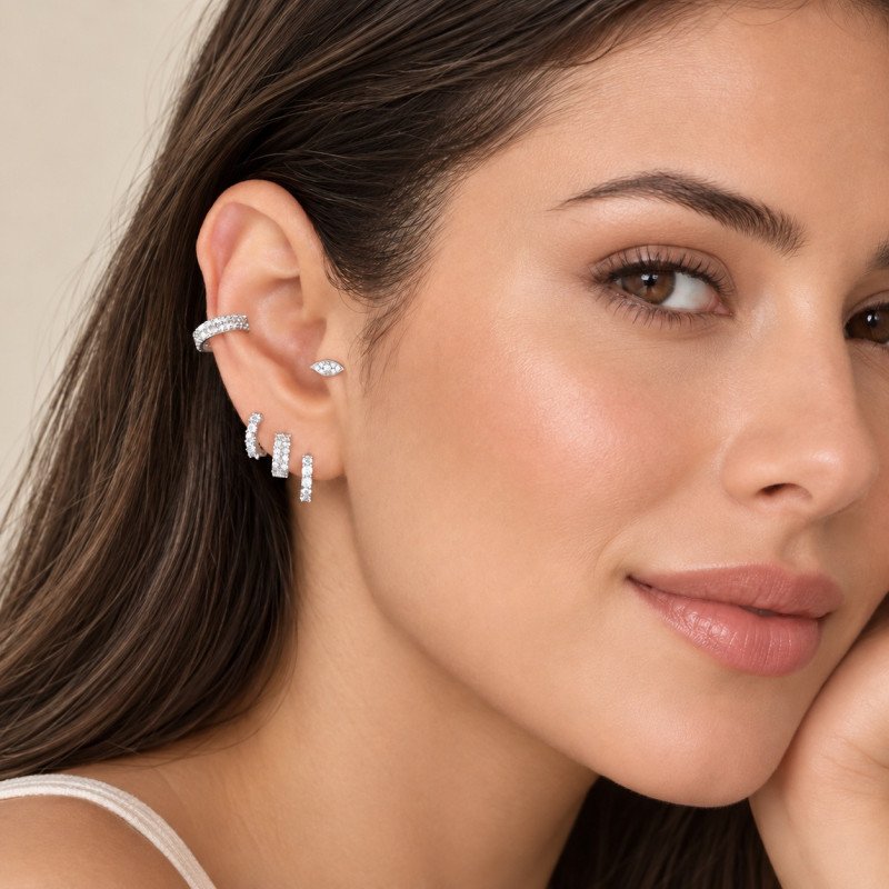 Piercing de Tragus em Titânio - Olhinho Com Zircônias - Rosca Interna - PVD Gold - 7TRG147