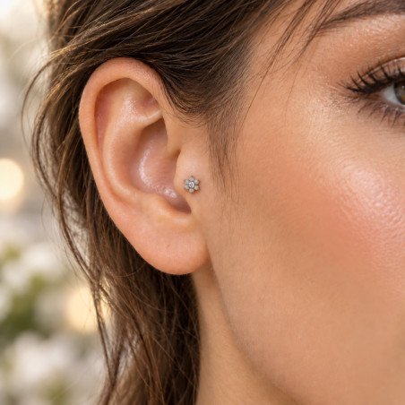 Piercing de Tragus em Titânio - Labret Florzinha Pedra Opala - Rosca Interna - 7TRG188