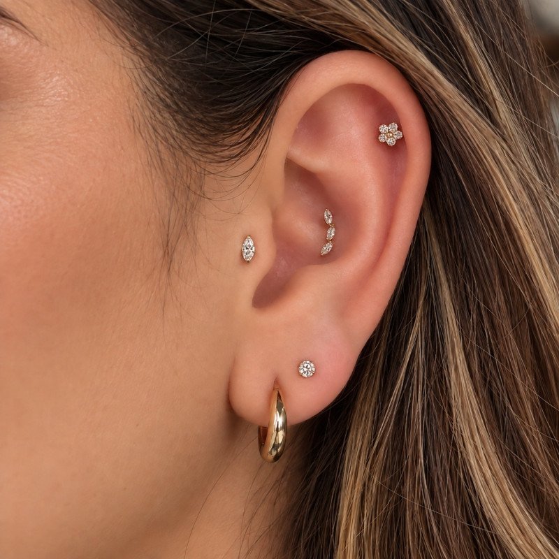 Piercing de Tragus Labret Mini Guirlanda com Zircônias  - Titânio PVD Gold - 7TRG196