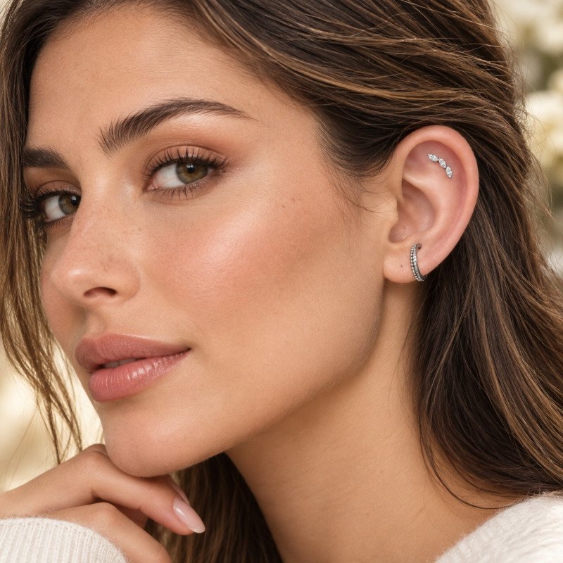Piercing de Tragus Labret Mini Guirlanda com Zircônias  - Titânio PVD Gold - 7TRG196
