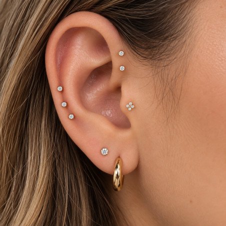 Piercing de Tragus em Aço Cirúrgico - Labret Mini Flor - PVD Gold - Rosca Interna - 7TRG198
