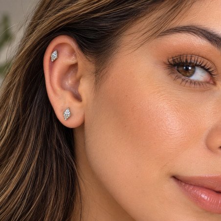 Piercing de Tragus em Titânio - Labret Losango com Zircônias - Rosca Interna - 7TRG209