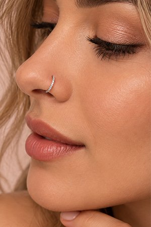 Piercing de nariz em aço cirúrgico e titânio